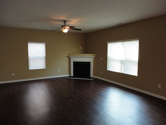3rd image of 416 Stapleford Ln