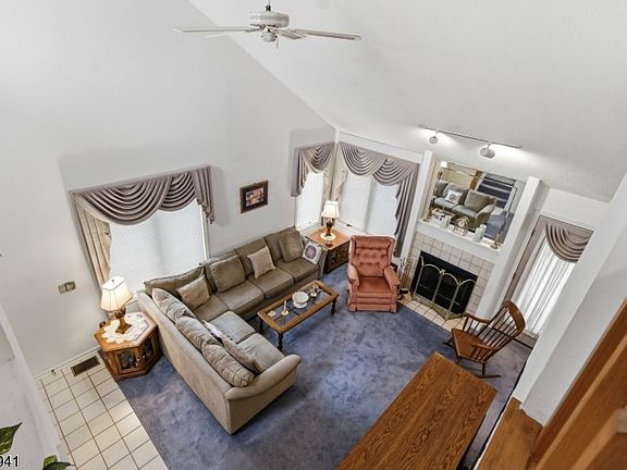 4th image of 20 Heritage Ct