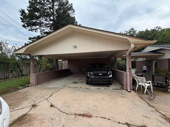 3rd image of 210 Monk Rd