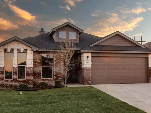 619 E 16th St, Wolfforth, TX 79382