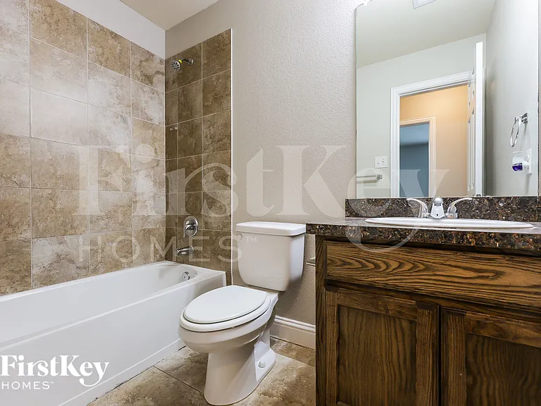 610 Canvas Ct — Photo 16