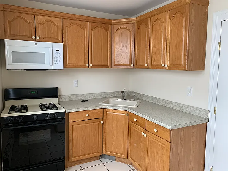 24 Hall Ave — Photo 14