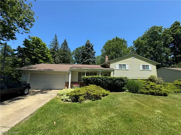 7069 Farnham Dr, Mentor, OH 44060