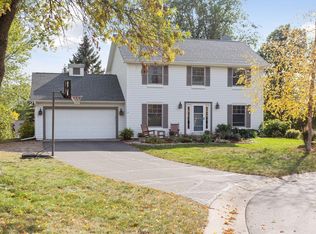 111 Shasta Cir W, Chanhassen, MN 55317