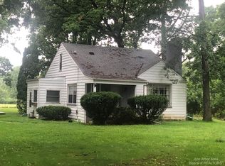 667 Hickory Ln, Saline, MI 48176