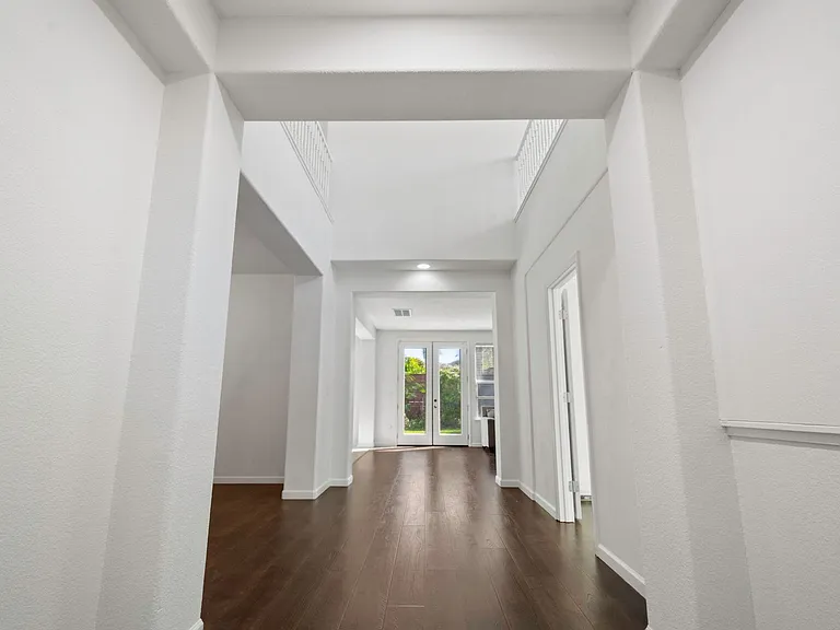 991 Zephyr Ln — Photo 10