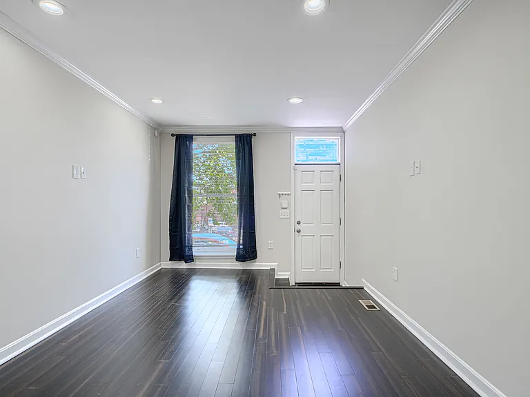 432 Grundy St — Photo 2