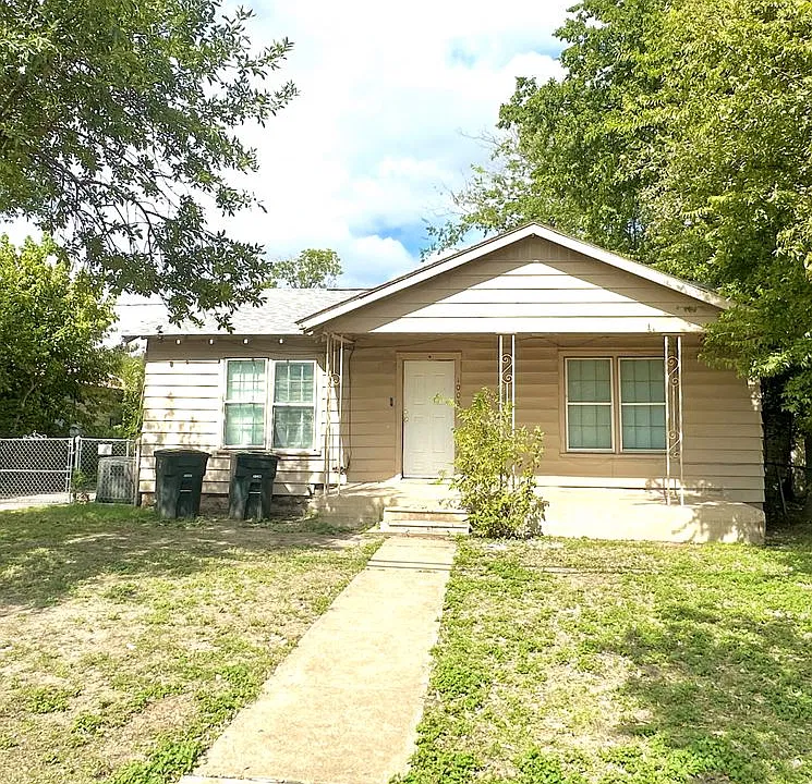 1003 E Avenue G