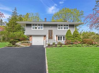 24 Pheasant Ln, East Setauket, NY 11733
