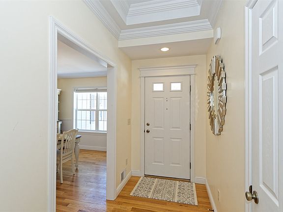 5th image of 51 Ella Dr