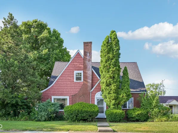 327 E 37th St, Anderson, IN 46013