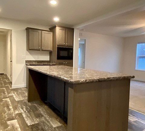 2nd image of 516 Courtland Ln #647