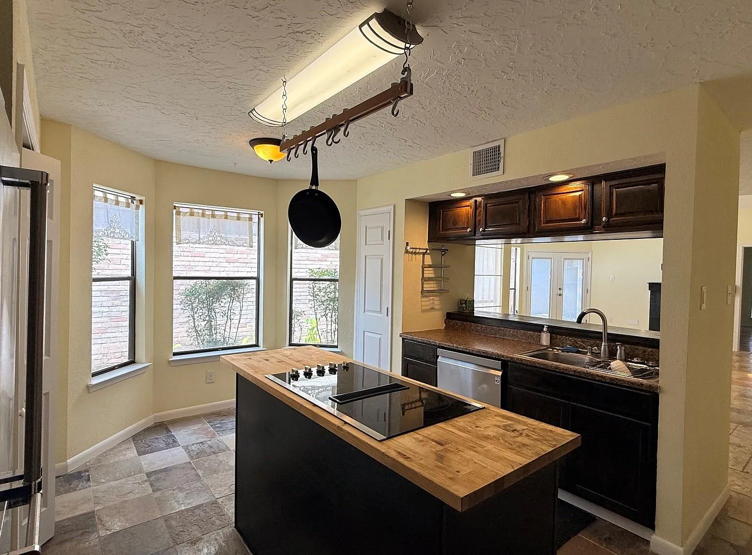 2 bed, 2.5 bath, 1532 sqft, $2,150 — Photo 3