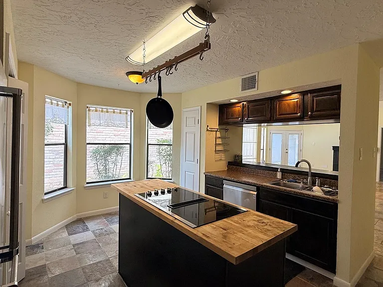 1208 Normans Woods St — Photo 3
