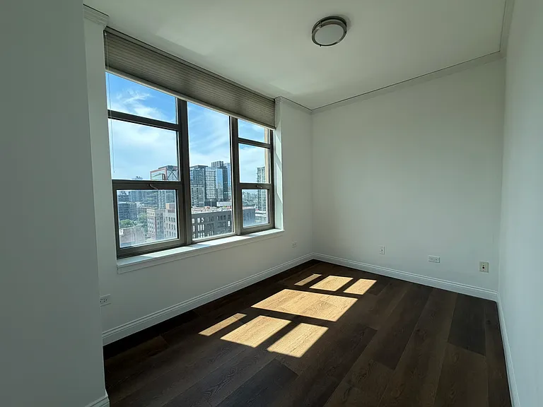 200 N Jefferson St #1101 — Photo 8