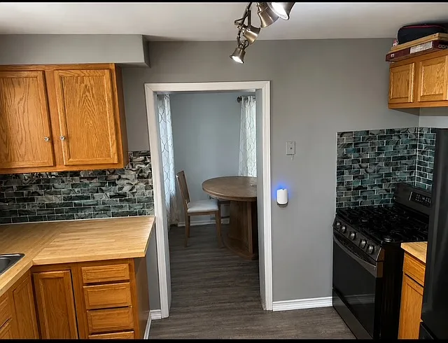 25501 Pembroke Ave — Photo 10