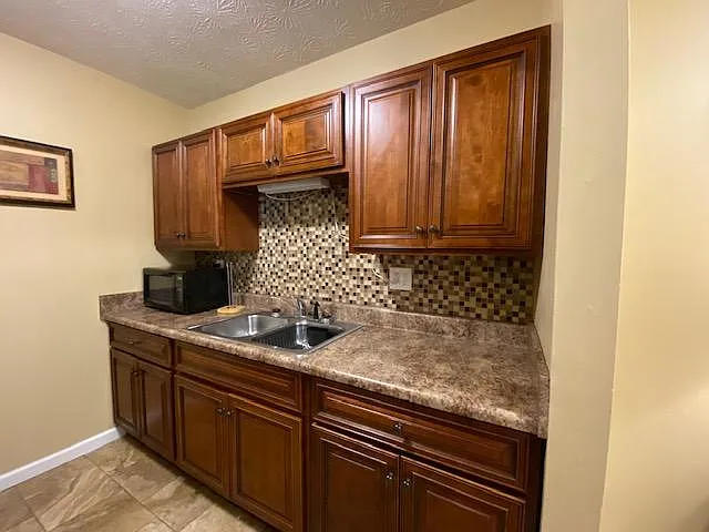 220 Pearson St — Photo 6