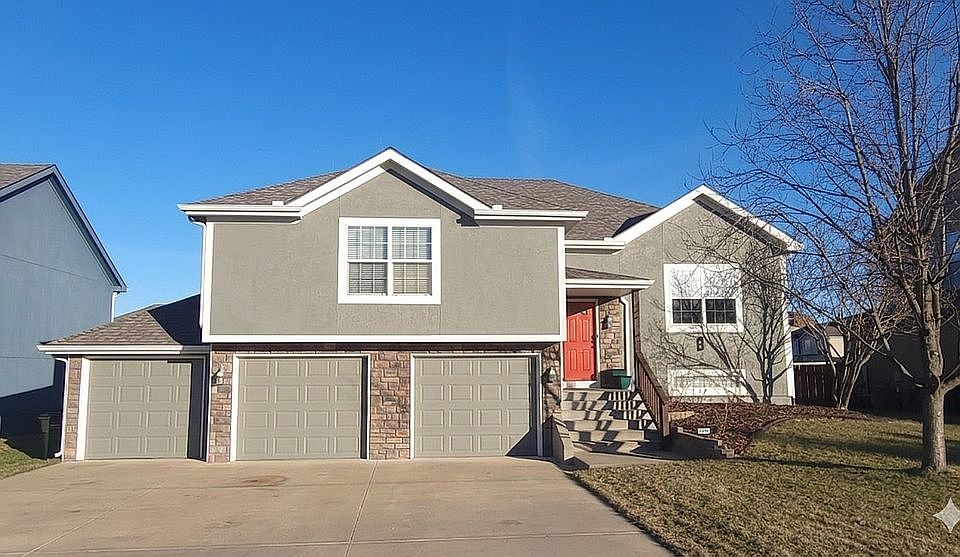 2165 Birch St, Leavenworth, KS 66048 | Zillow