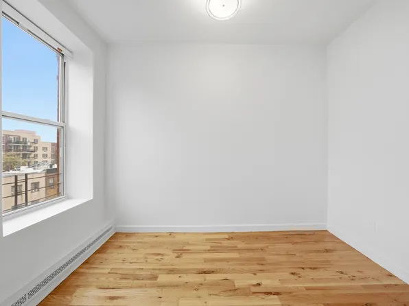 483 Quincy Street image 5 of 9