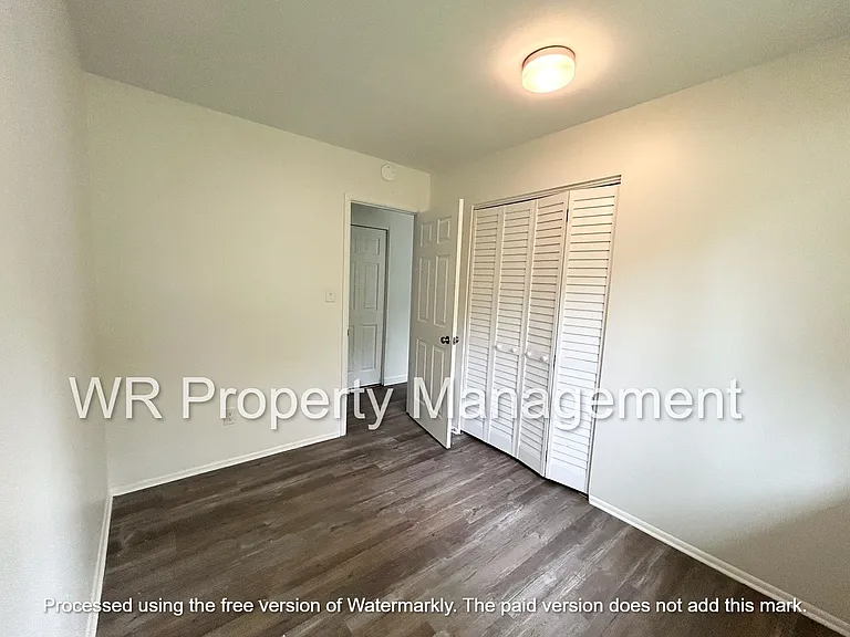 7076 Middlebury Dr — Photo 6