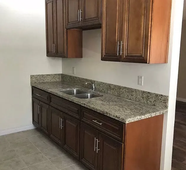 609 W Hyde Park Blvd — Photo 3