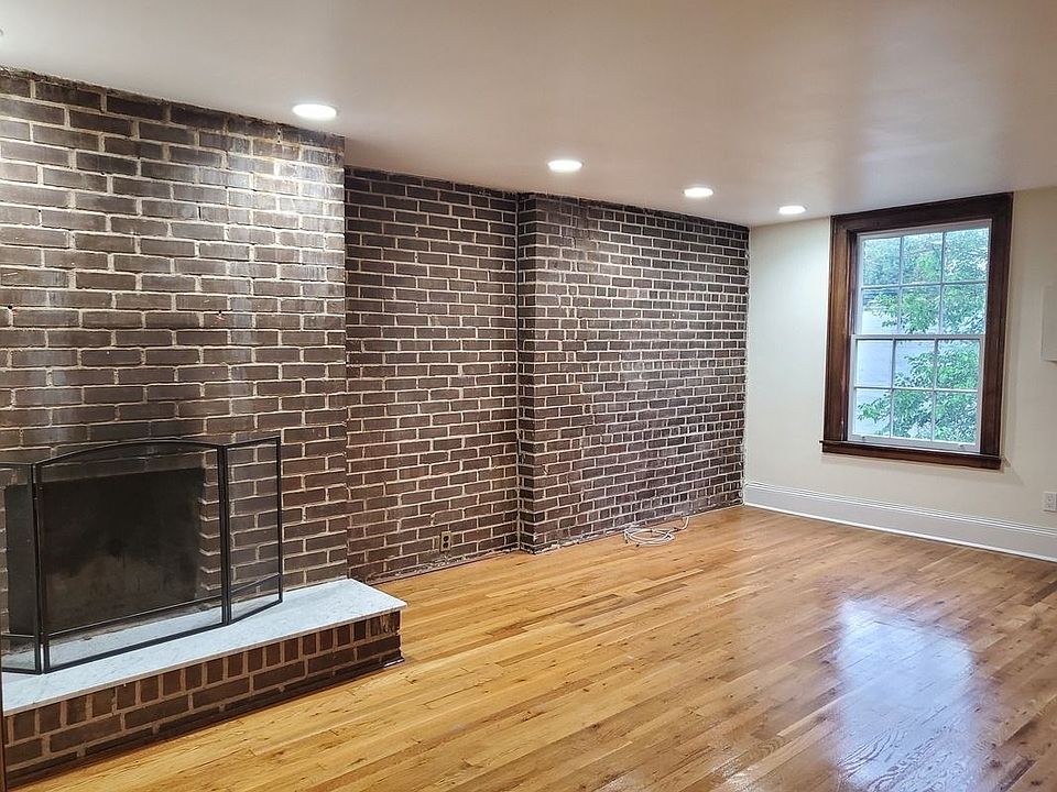 1st image of 305 Henry St APT 3F
