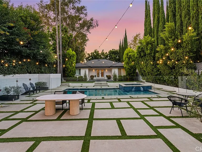 13135 Chandler Blvd — Photo 9