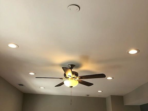 5th image of 3942 N Clarendon Ave APT 3S