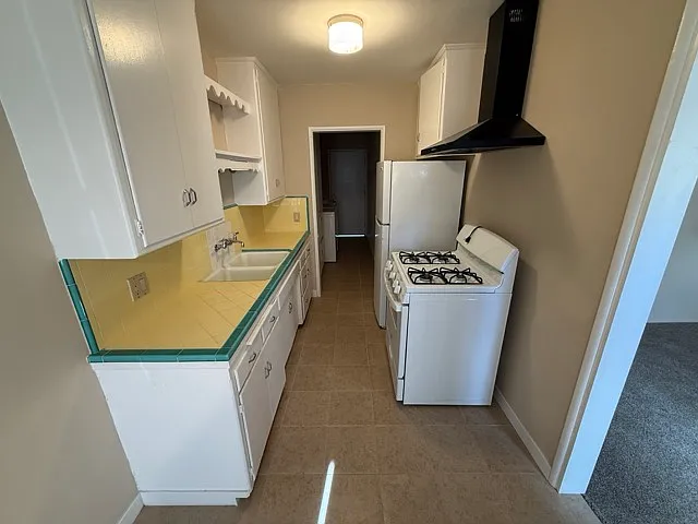 24982 Court St #C — Photo 8