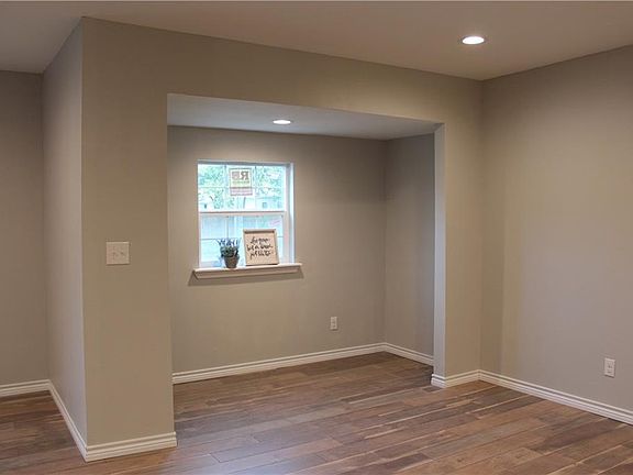 4th image of 3158 College St
