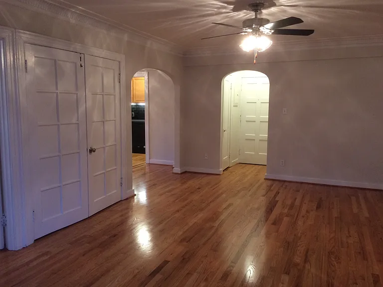 Carlyle Apartments — Photo 16