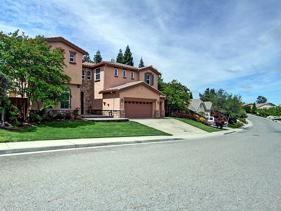 1st image of 576 Sawka Dr