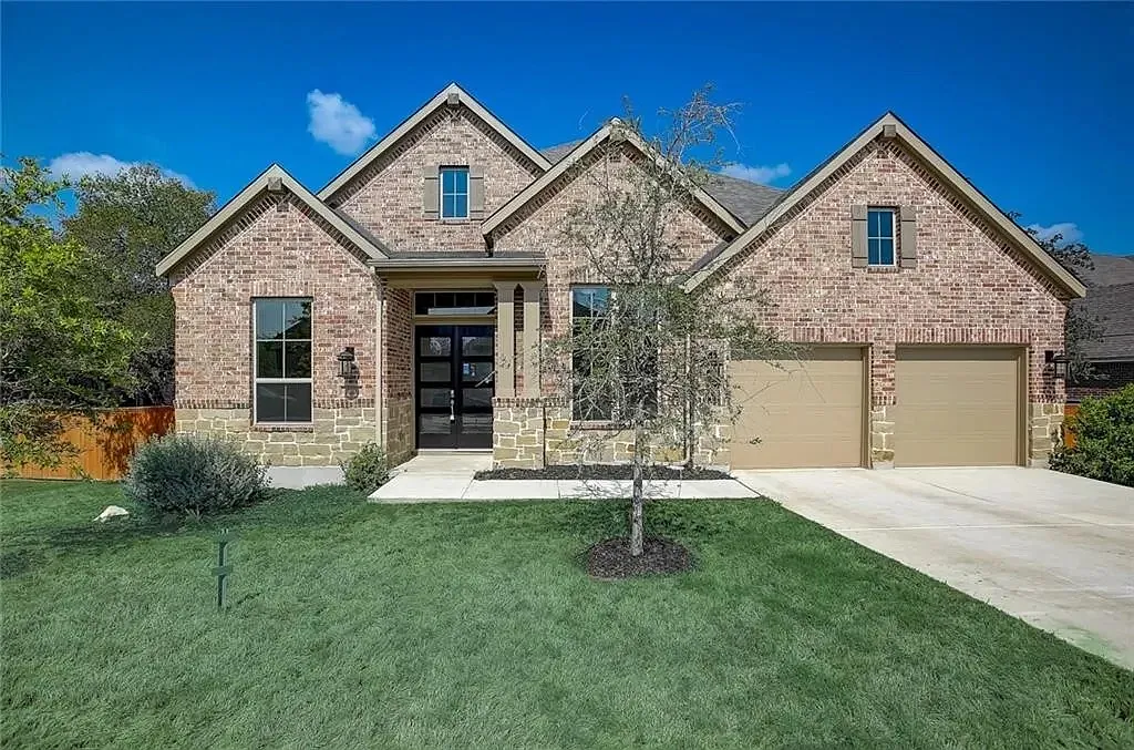 4 bed, 3080 sqft, $3,500 — Photo 1