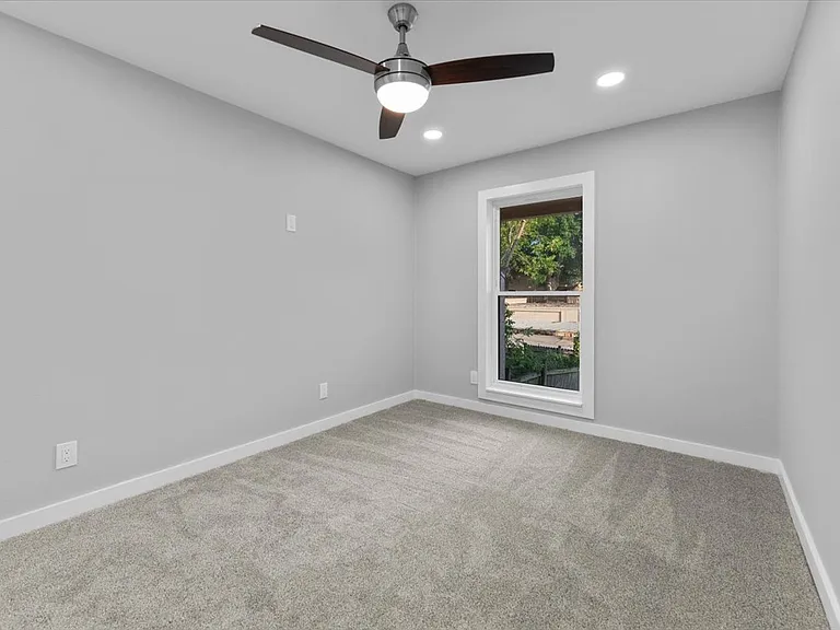 305 Valley Park Dr — Photo 23