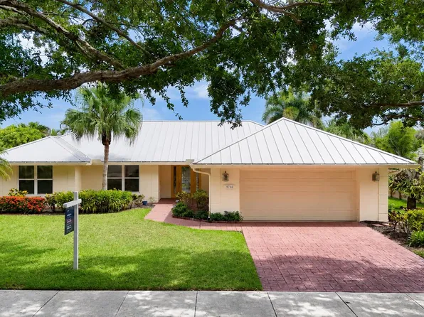 9746 SE Landing Place, Tequesta, FL 33469