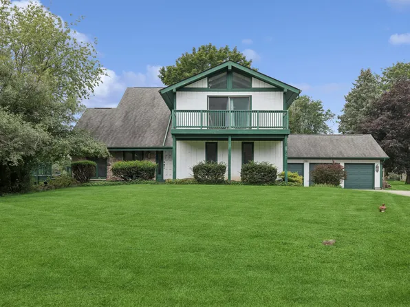 7239 Great Hill Rd, Crystal Lake, IL 60012