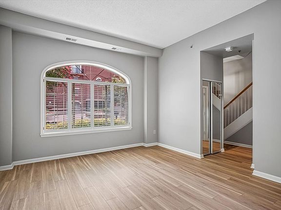 5th image of 2105 Jamieson Ave