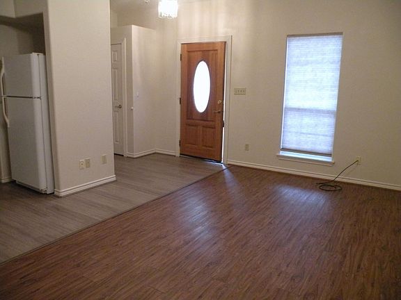 3rd image of 820 Tangle Oaks Dr
