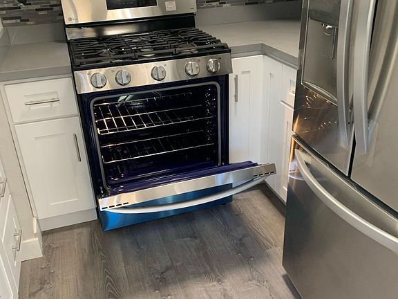 4th image of 906 Burbank Dr APT 3