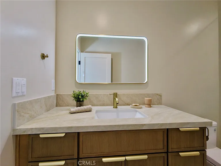 4819 Genesta — Photo 35