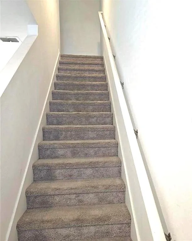 3 bed, 2.5 bath, 1480 sqft, $1,800 — Photo 3