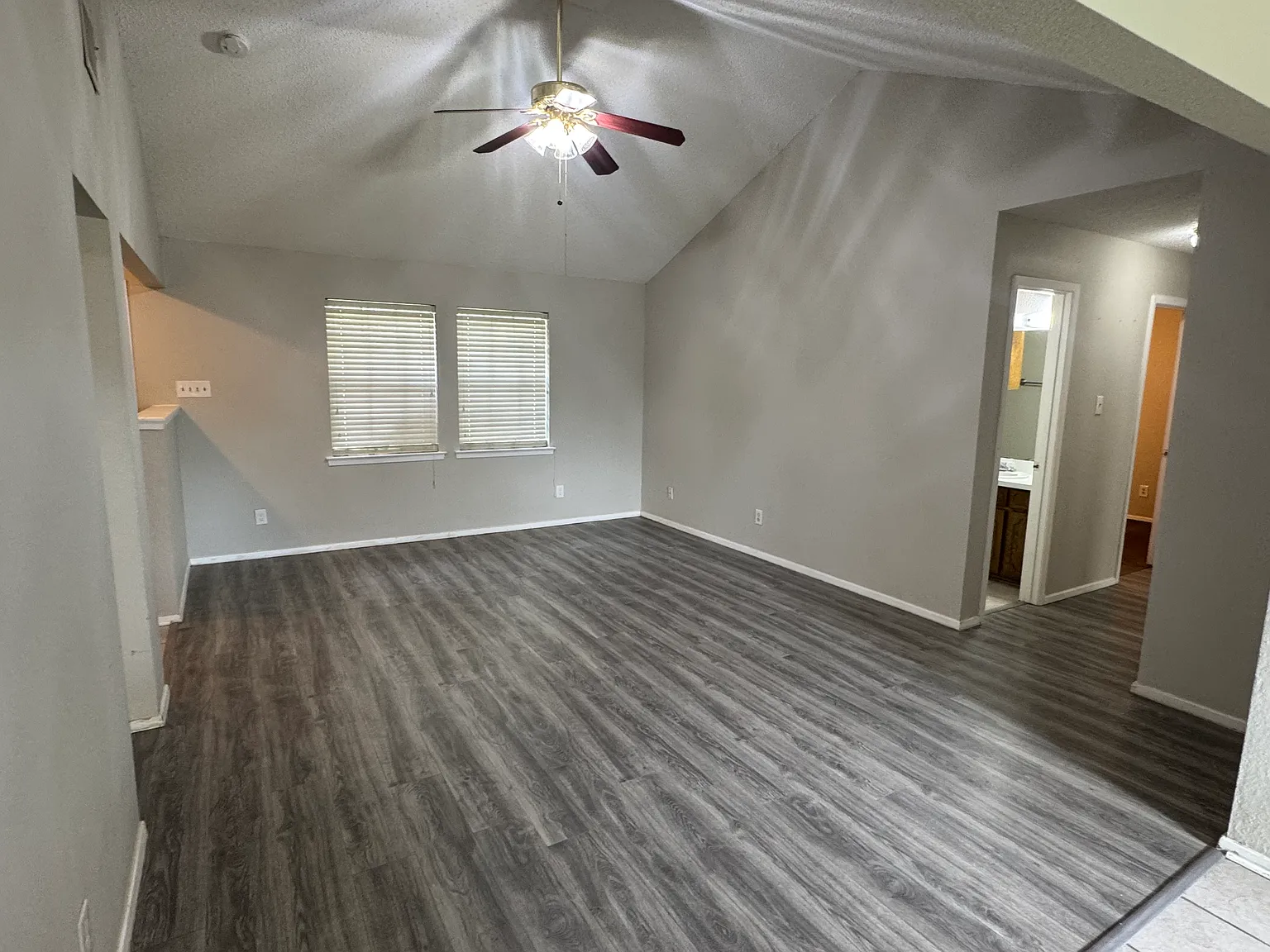 3 bed, 1134 sqft, $1,940 — Photo 2