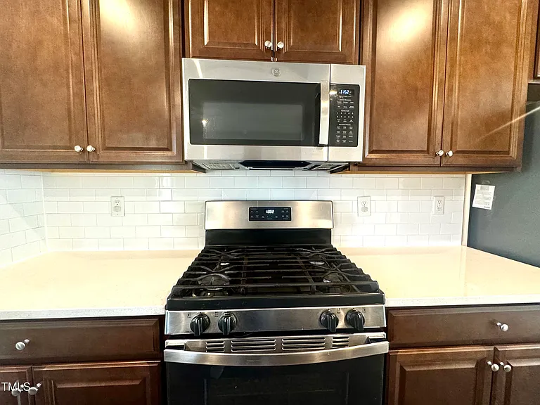 946 Channing Park Cir — Photo 18