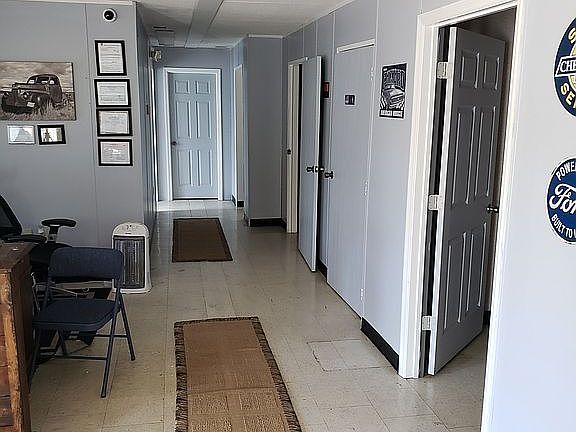 4th image of 672 Mulberry Ave
