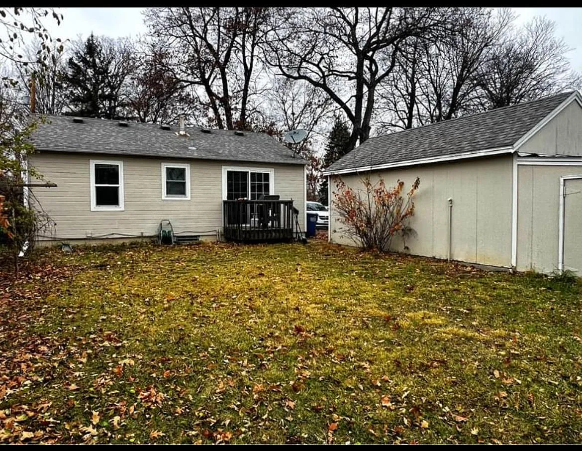 Building Photo - 5915 Hawthorne Rd