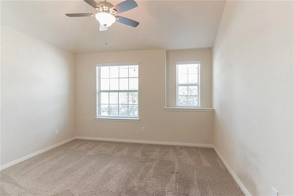 4 bed, 2.0 bath, 2061 sqft, $2,350 — Photo 4