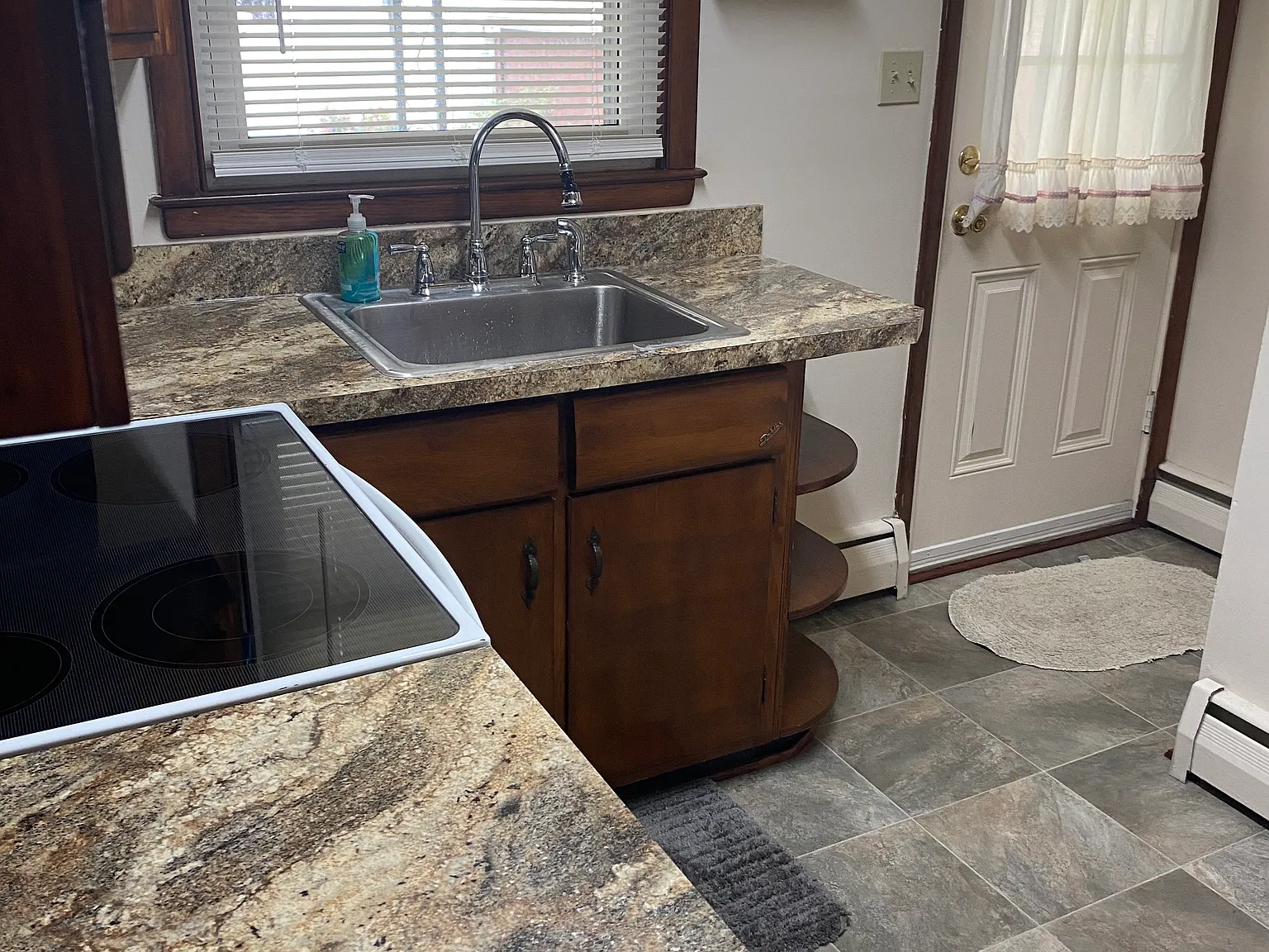 3 bed, 1.5 bath, $2,450 — Photo 4