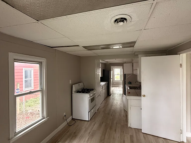 11299 Chalmers Ave — Photo 6