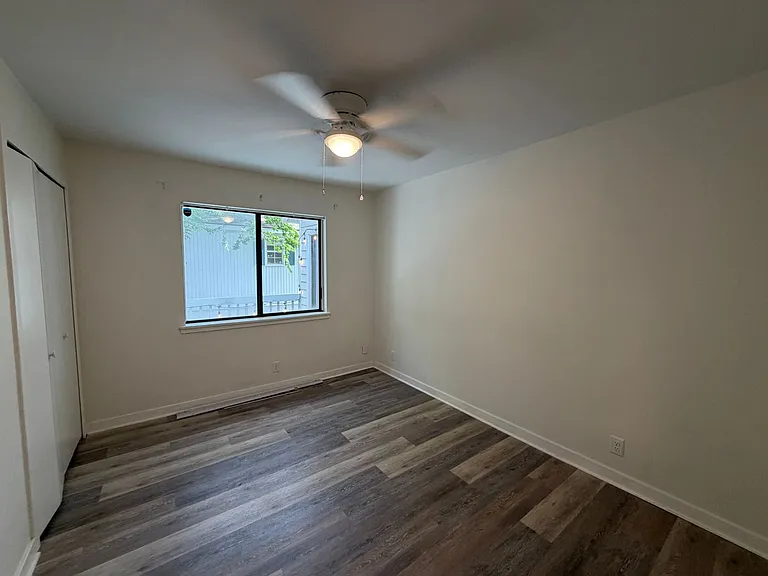 237 Georgia St — Photo 15