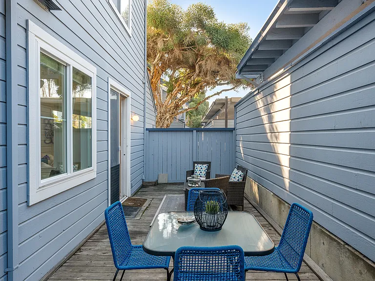 453 Cork Harbour Cir #E — Photo 30